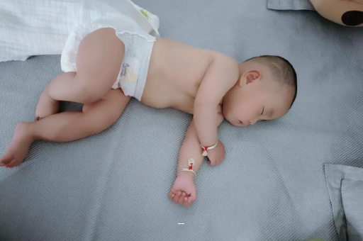 滕州宝宝突然很多眼屎